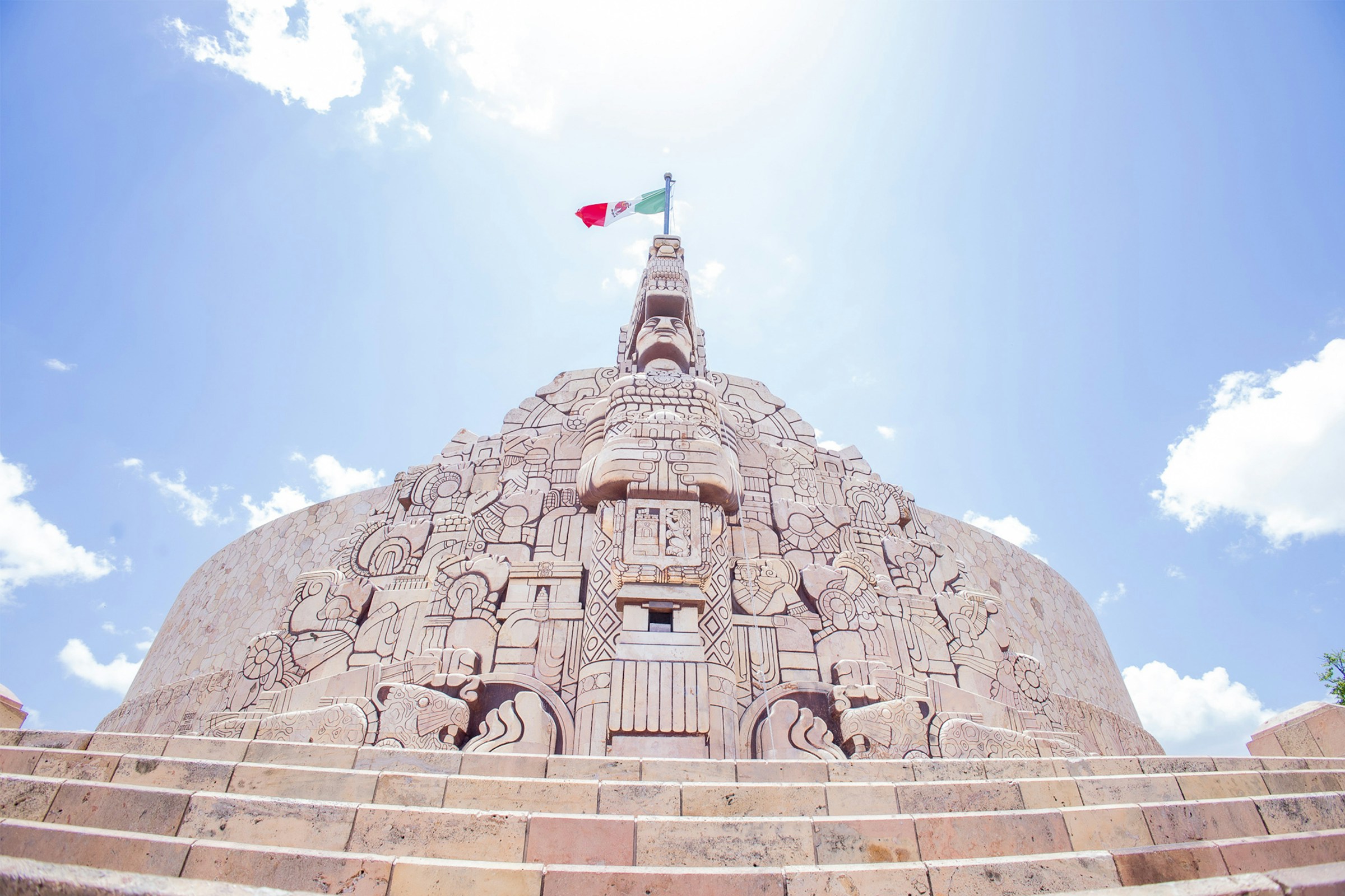 Colorful colonial buildings in Mérida
